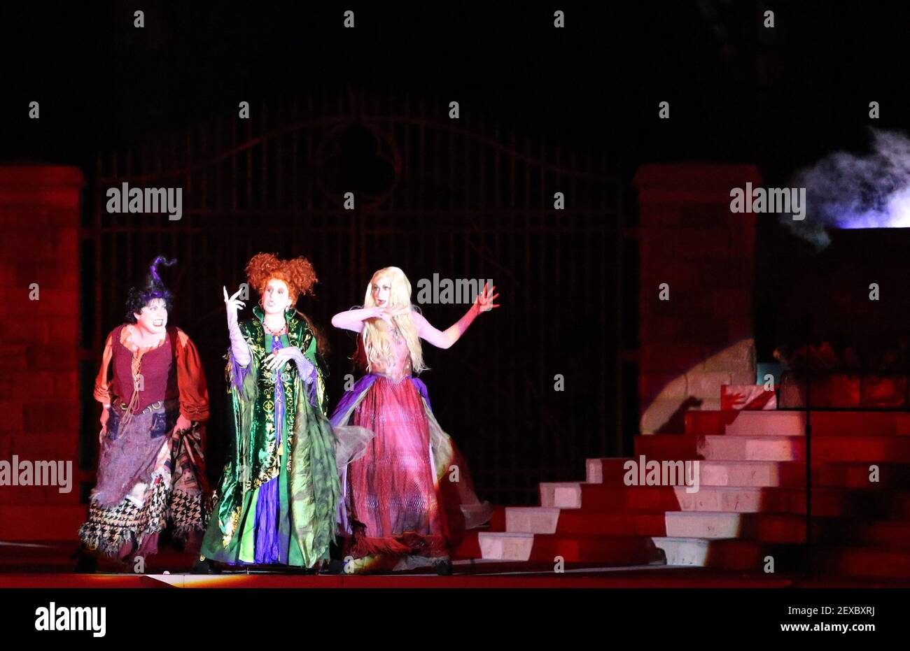 Le spectacle « Hocus Pocus villain Spelltacular » à Walt Disney World ...