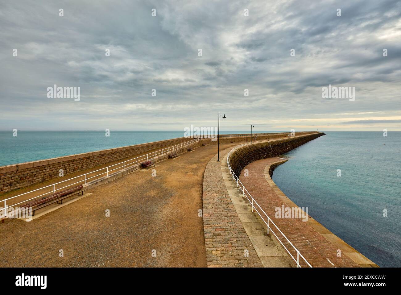 Image de St Catherines Break Water, Jersey Channel Islands Banque D'Images