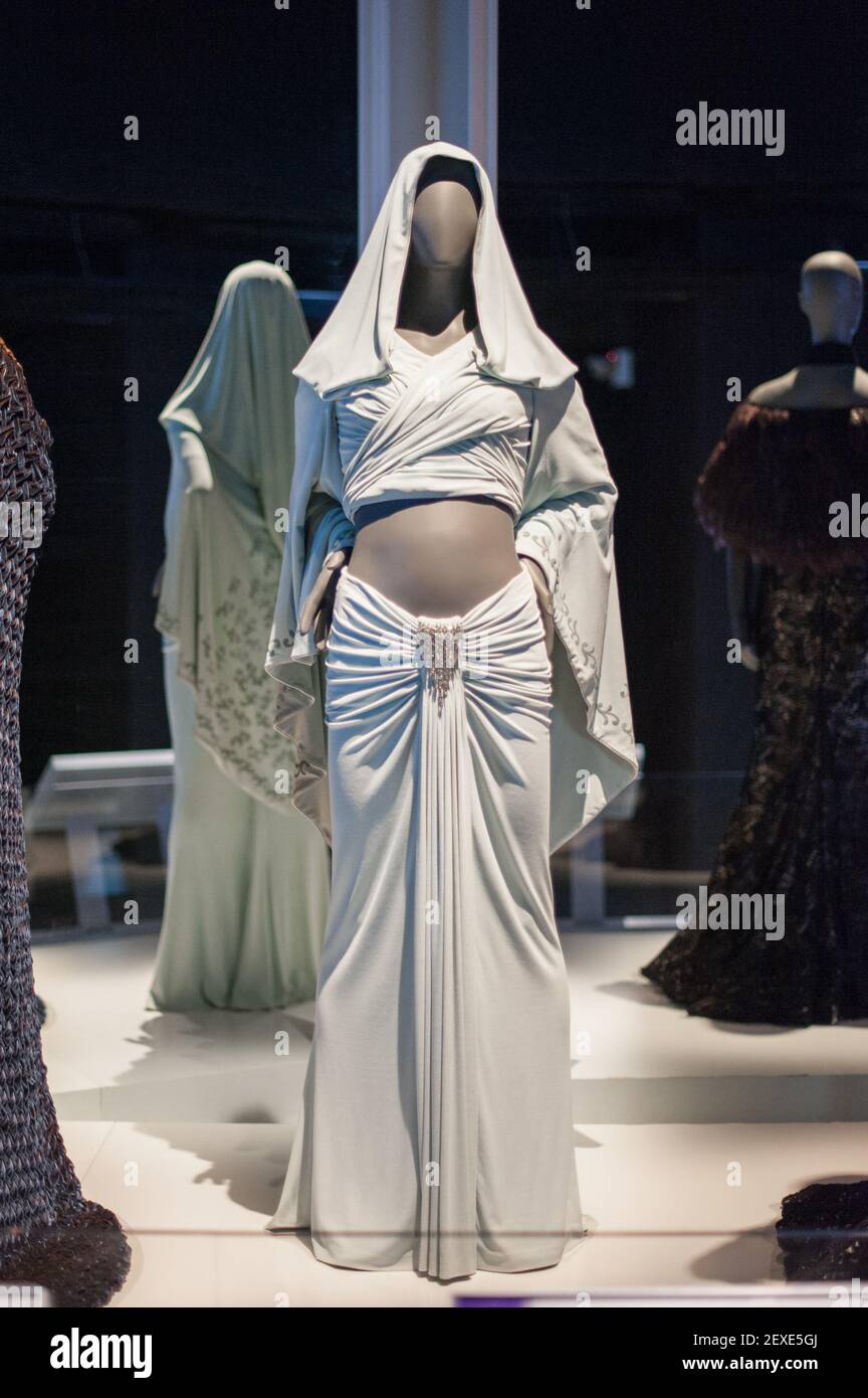 Padme Amidala Tatooine Homestead Robe d'attaque des clones. Star Wars et le  pouvoir du costume : l'exposition à Discovery Times Square à New York le 13  novembre 2015. L'exposition ouvre le 14