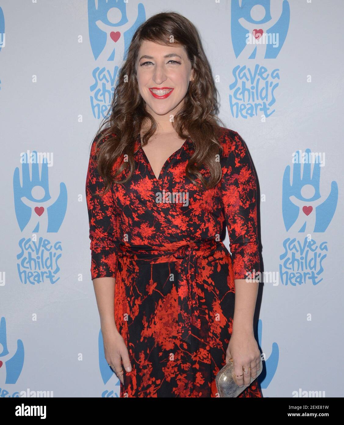 15-novembre-los-angeles-ca-mayim-bialik-arriv-es-pour-le-2e-gala