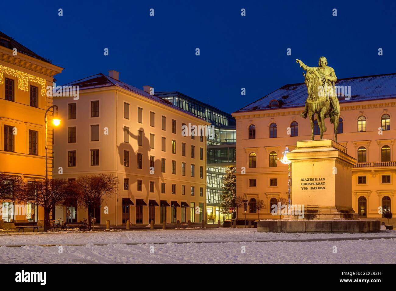 Statue équestre en bronze de Maximilian, électeur de Bavière, Wittelsbacher Platz, Brienner Strasse, Munich, Bavière, Allemagne, Europe Banque D'Images