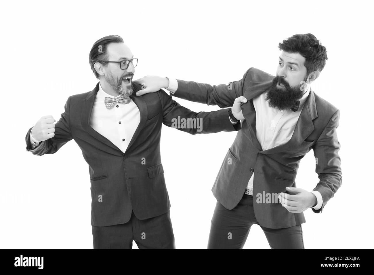 Méritez du punch. Concept de leadership. Hommes d'affaires et hommes politiques se battent. Conflit d'intérêts. Conflit d'affaires. Des collègues ou des partenaires d'affaires se battent. Concurrence des entreprises. Leadership et carrière. Banque D'Images