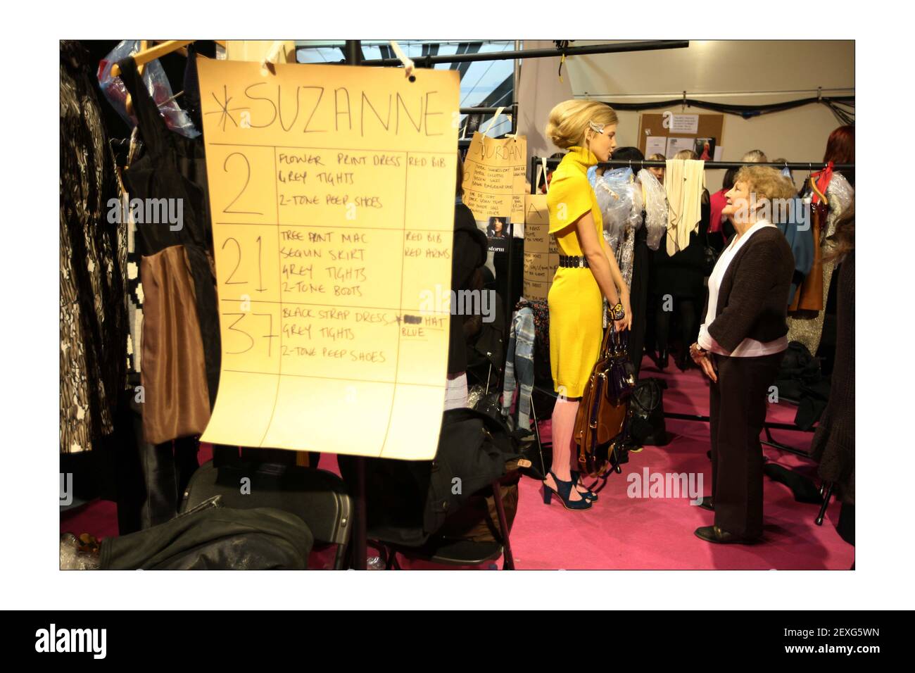 London Fashion week....Betty Jackson back Stage et le spectacle à l'entrée west london.photo de David Sandison The Independent Banque D'Images