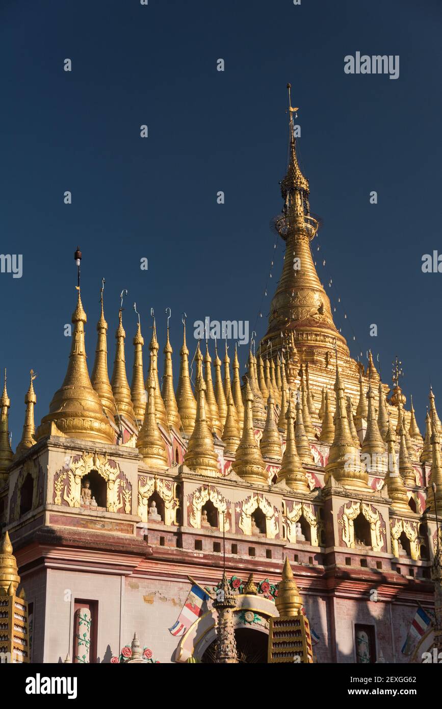 Extérieur du temple Moe Hnyin Ten Boaddai à Monywa, Myanmar Banque D'Images