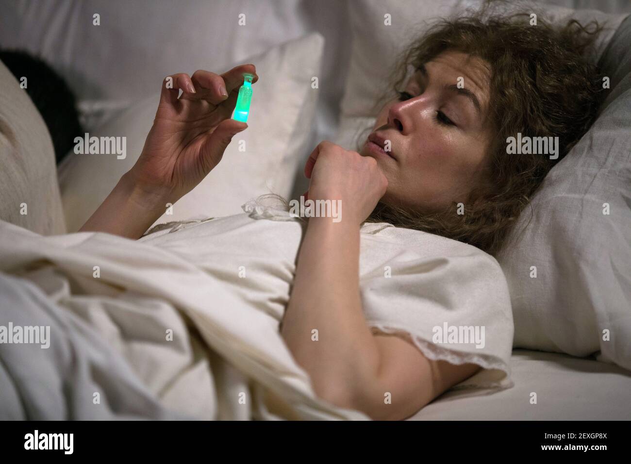 ROSAMUND PIKE, RADIOACTIF, 2019 Banque D'Images