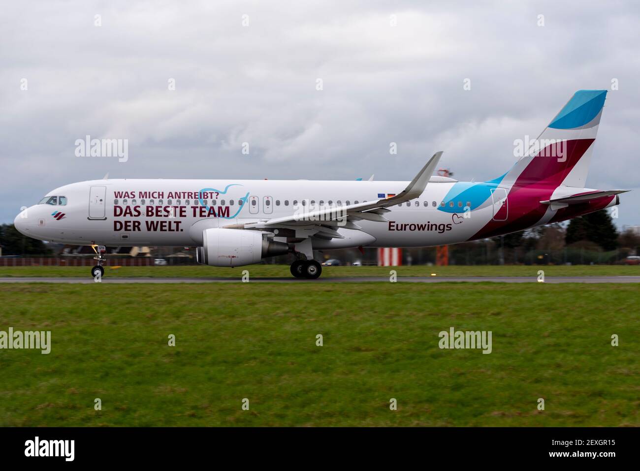 La compagnie aérienne Eurowings a ajouté un message à l'un de leurs Les avions de ligne Airbus A320 remercient leurs employés pour leurs efforts Pendant la pandémie de COVID 19 Banque D'Images