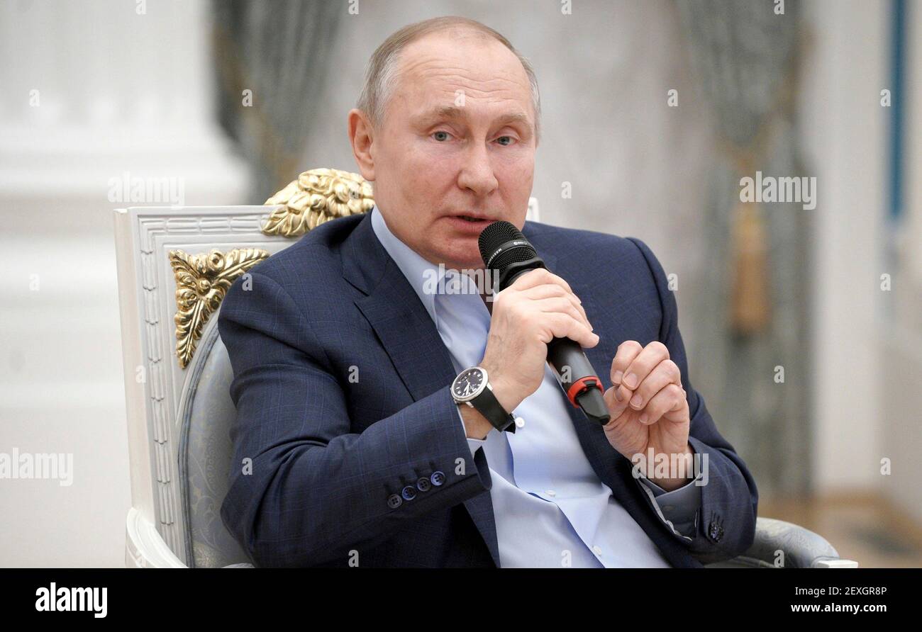 Moscou, Russie. 04e mars 2021. Le président russe Vladimir Poutine s'adresse aux participants de la campagne nationale de volontaires, nous sommes ensemble, au Kremlin le 4 mars 2021 à Moscou, en Russie. Credit: Planetpix/Alamy Live News Banque D'Images