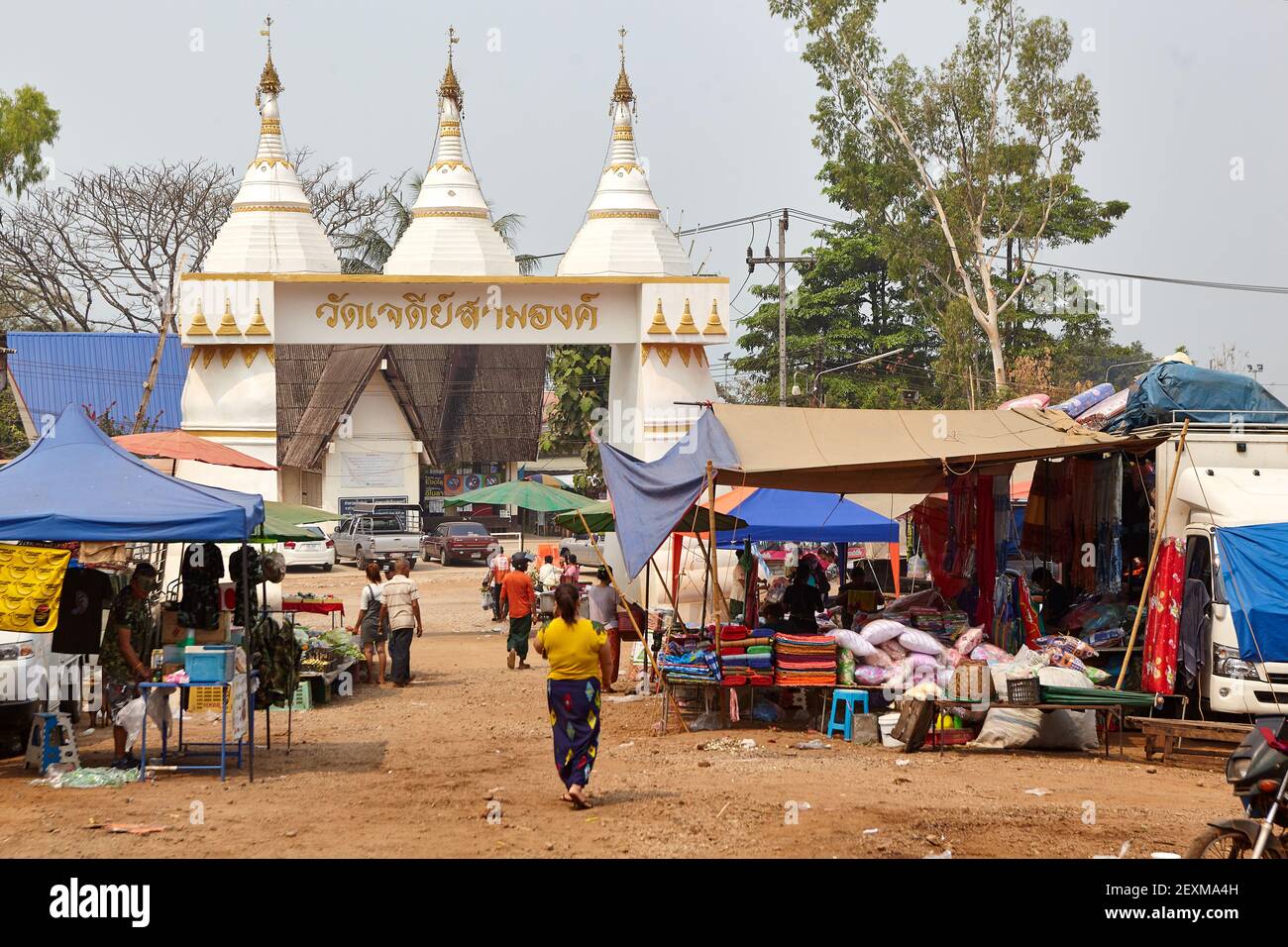 Le petit marché à trois pagodas Pass sur la frontière thaï/Myanmar, Kanchanaburi, Thaïlande. Le col a été la principale route terrestre entre l'Inde et S. Banque D'Images