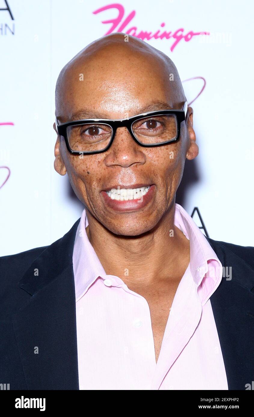 11 avril 2014 - Las Vegas, Nevada - RuPaul. «œPink Ladyâ€ Carpet pour lâ€™inauguration dâ€™Olivia Newton Johnâ€™s â€™œSummer Nightsâ€™au Flamingo Las Vegas . Crédit photo : MJT/AdMedia/Sipa USA Banque D'Images