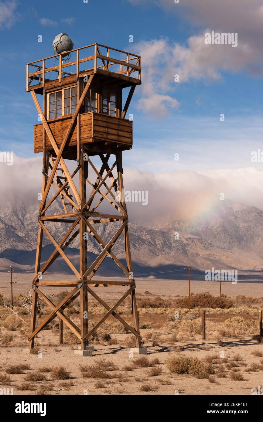 Tour de la Garde Searchlight Manzanar National Historic site California Rainbow Banque D'Images