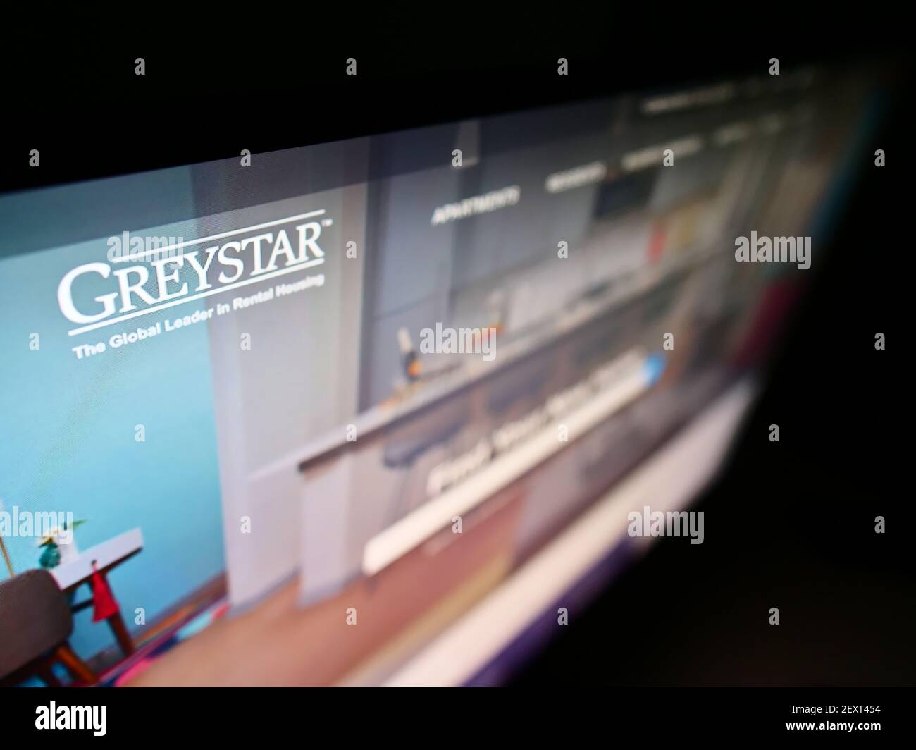 Vue à grand angle du site Web d'affaires avec logo de la compagnie d'appartement américaine Graystar Real Estate Partners LLC sur moniteur. Faites la mise au point en haut à gauche de l'écran. Banque D'Images