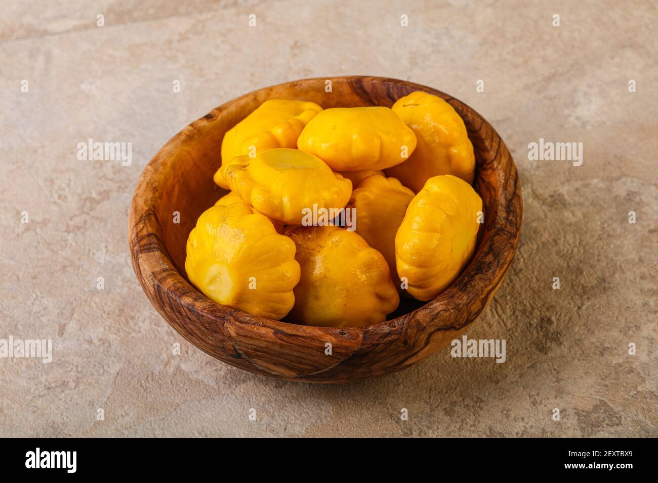 Bebe Patisson Marine Dans Le Bol Photo Stock Alamy
