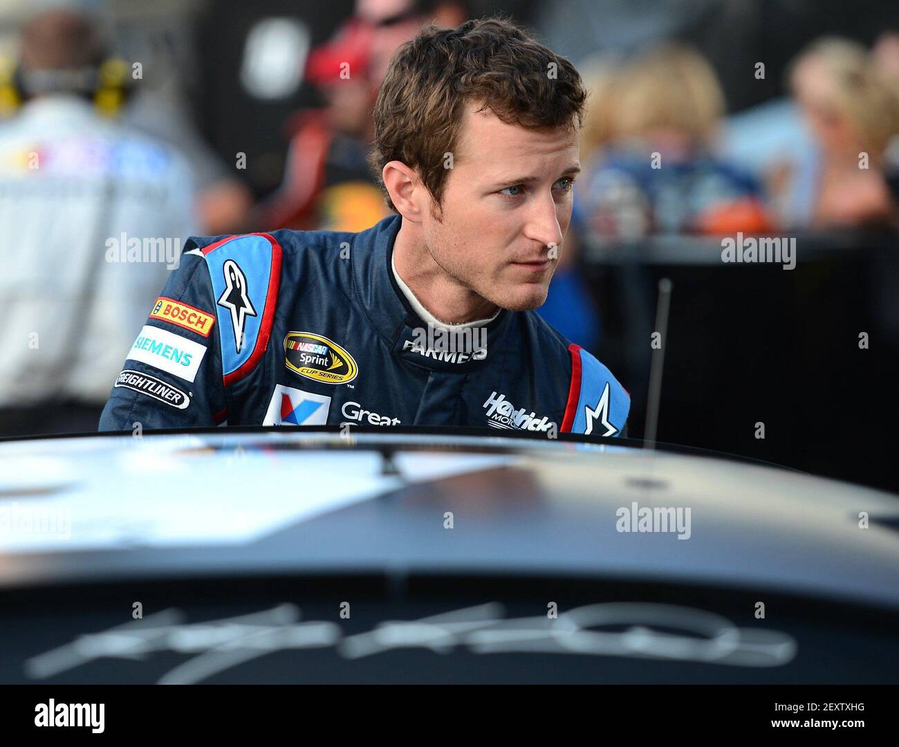 Kasey Kahne, pilote de la série NASCAR Sprint Cup (5), monte dans sa voiture avant de courir les tours de qualification pour le Coca-Cola 600 le jeudi 22 mai 2014 au circuit automobile de Charlotte à Concord, en Caroline du Nord (Photo de Jeff Siner/Charlotte observer/MCT/Sipa USA) Banque D'Images