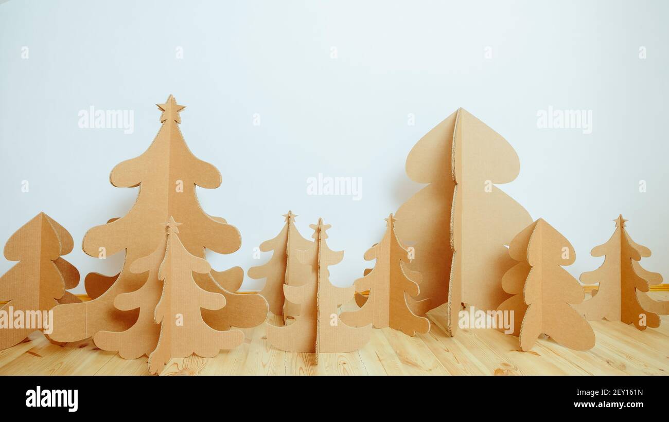 Arbre de Noël en carton. Nouvelle Année Banque D'Images