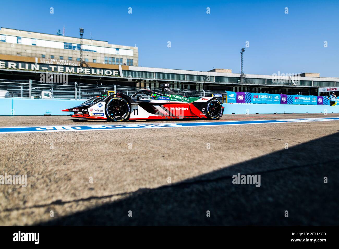 11 DI GRASSI Lucas (BRA), Spark-Audi Audi e-tron FE06, Audi Sport Abt Schaeffer, action pendant le E-Prix II 2020 de Berlin, 8e tour du championnat de Formule E 2019-20, sur le circuit de rue de l'aéroport de Tempelhof du 8 au 9 août, à Berlin, Allemagne - photo Germain Hazard / DPPI Banque D'Images