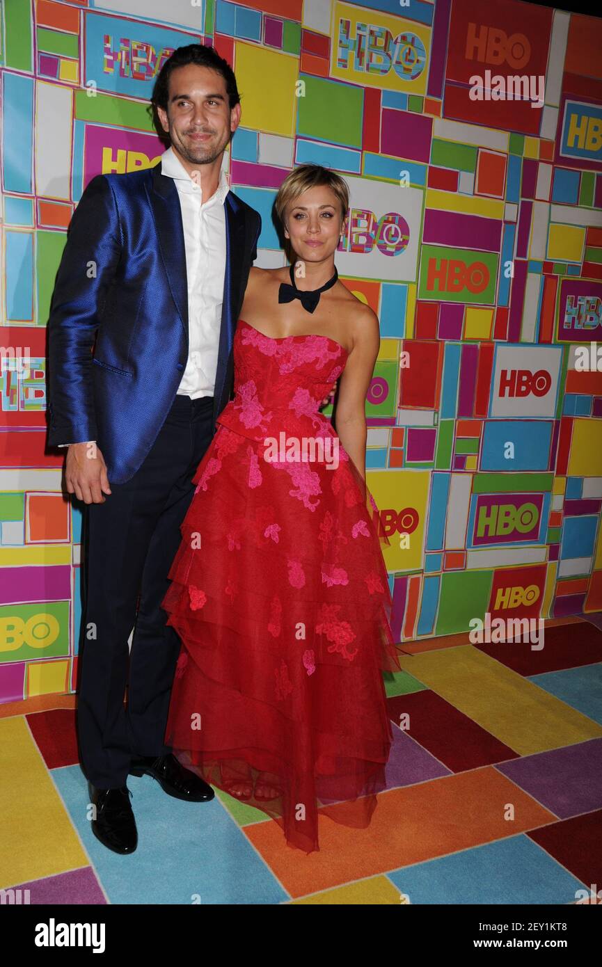 Ryan Sweeting, Kaley Cuoco, arrive à la soirée Emmy Awards After 2014 de la chaîne HBO, qui s'est tenue au Pacific Design Center à West Hollywood, Californie, le lundi 25 août 2014. (Photo de Jennifer Graylock/Sipa USA) Banque D'Images