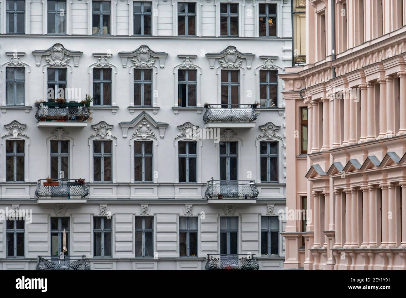 Historische Fassade beim Chamissoplatz in der Willibald-Alexis-Straße Ecke Kopischstraße à Kreuzberg, Berlin Banque D'Images