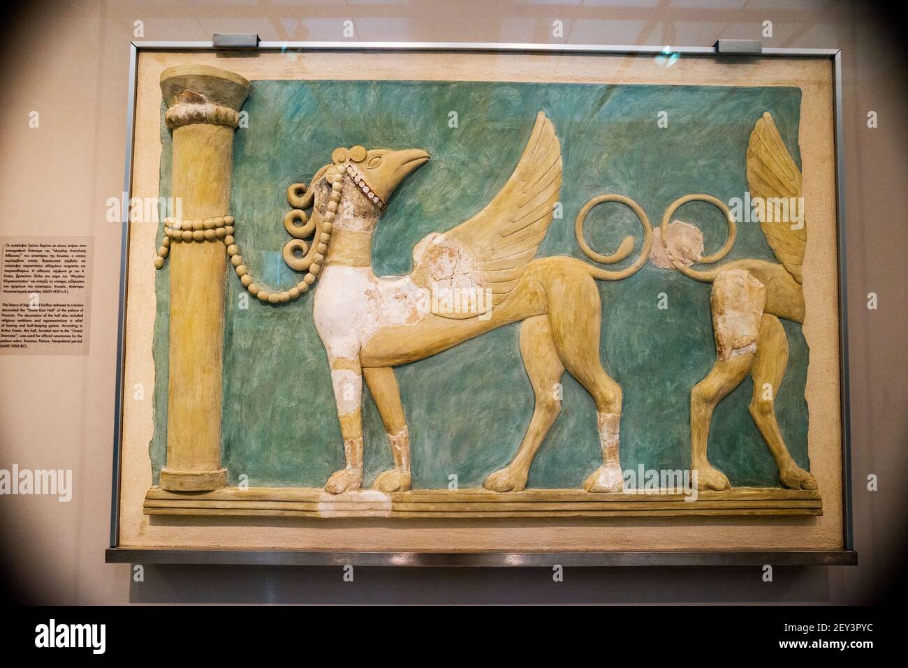 Griffin ou créature mythologique grecque fresque antique au Musée archéologique d'Héraklion, Crète, Grèce. Banque D'Images