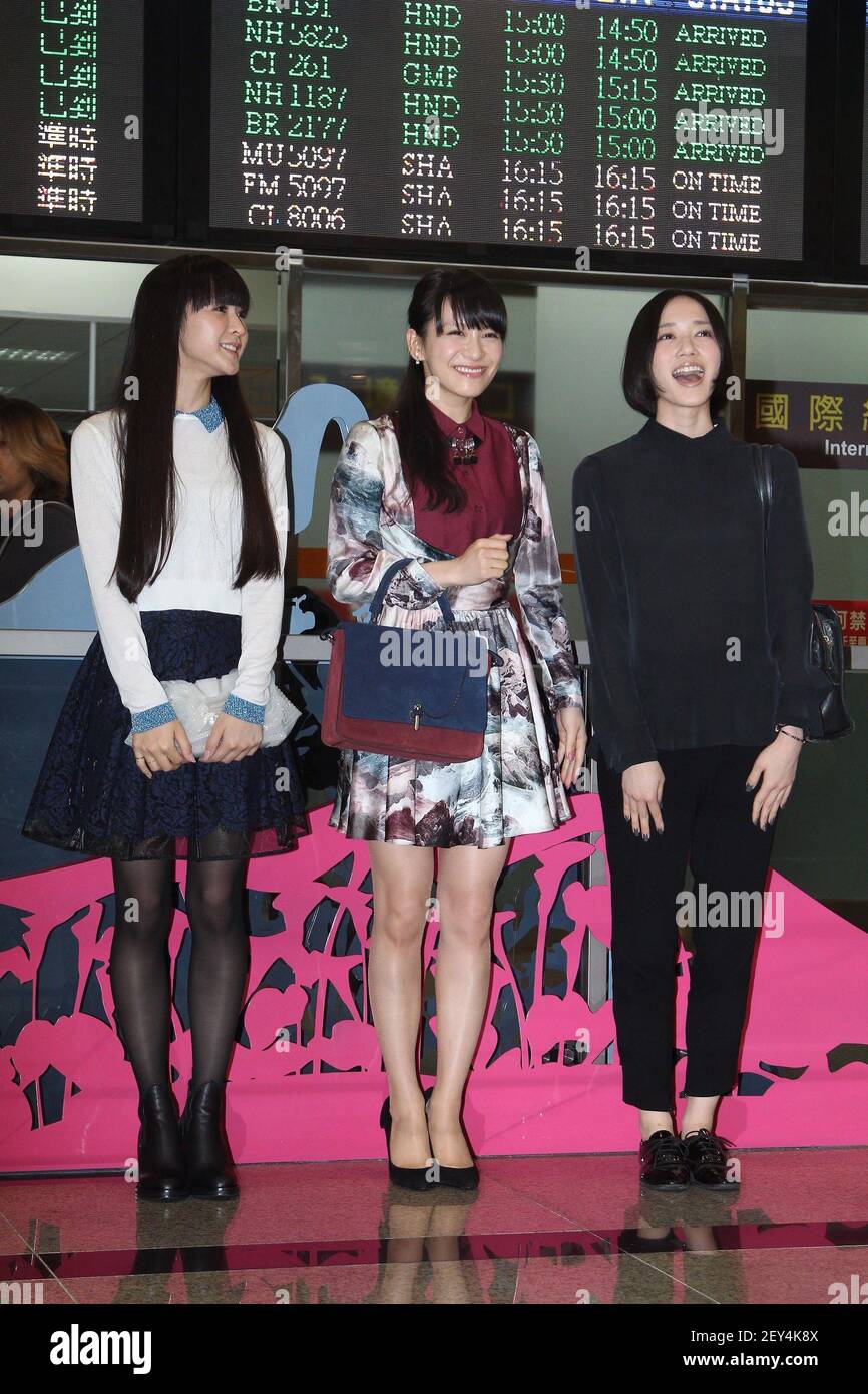 Le groupe d'idoles japonaises parfum apparaît à l'aéroport de Taipei pour leur tournée mondiale à Taipei, Taïwan, Chine, le 30 octobre 2014. (Photo par Top photo/Sipa USA) Banque D'Images