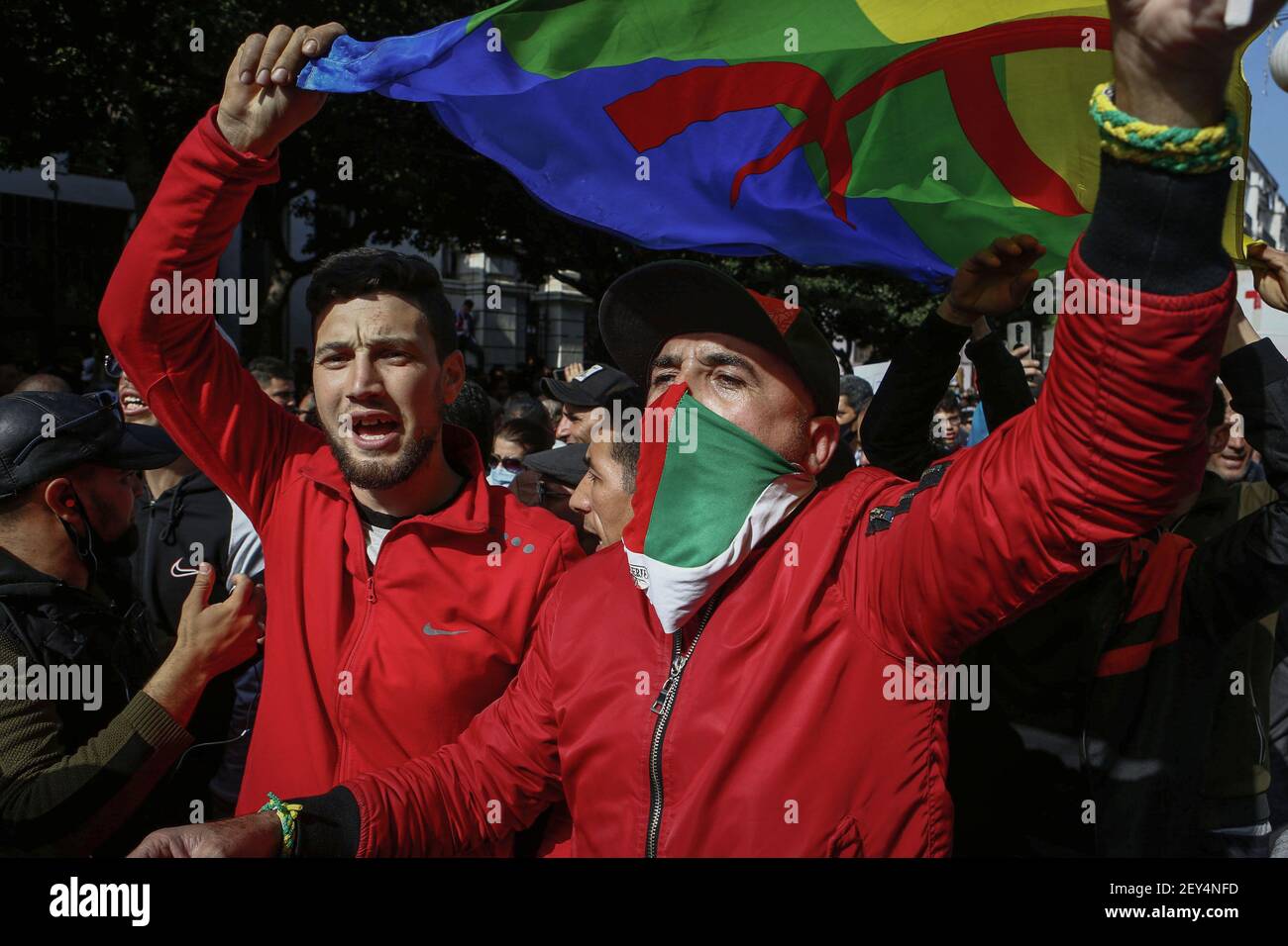 Alger, Algérie. 05e mars 2021. Les manifestants algériens ont crié des slogans lors d'une manifestation antigouvernementale dans le cadre d'une reprise des manifestations de masse, communément appelées le mouvement Hirak, qui a poussé Abdelaziz Bouteflika, le dirigeant de longue date, à quitter ses fonctions en avril 2019. Credit: Farouk Batiche/dpa/Alay Live News Banque D'Images