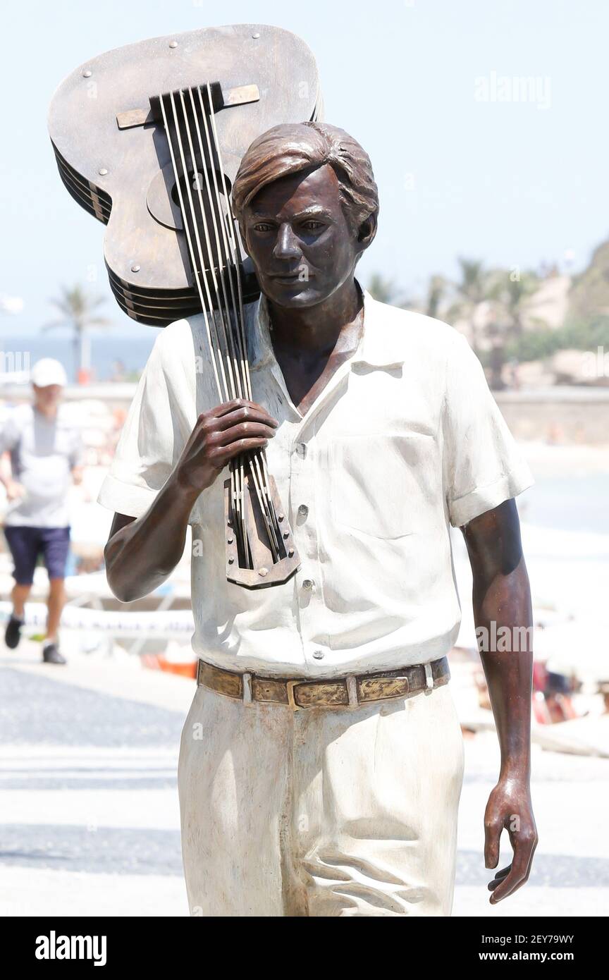 Statue de la légende brésilienne musicien et compositeur Antonio Carlos  Jobim, Tom Jobim (l'auteur de Garota de Ipanema), a été inauguré le 8  décembre 2014, sur le sentier à côté de la