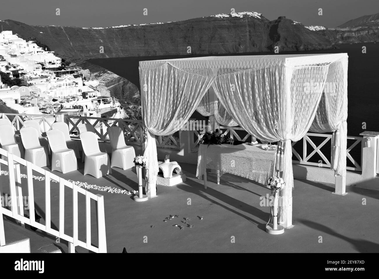 Dans la mer de santorini grèce île europe anniversaire et cerimonie du mariage Banque D'Images
