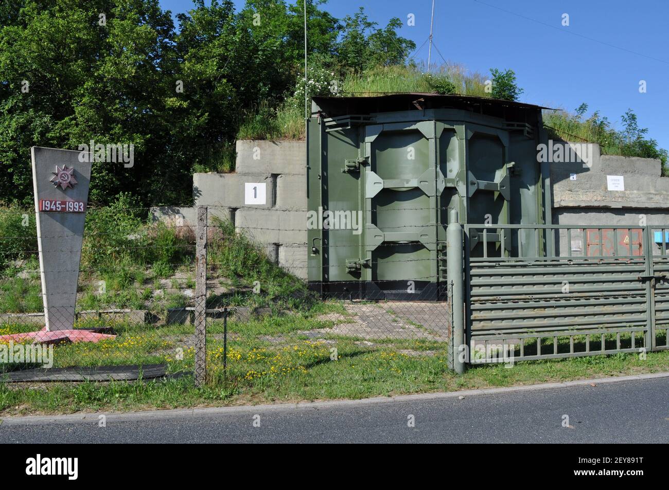 Ehemalige Sonderwaffenlager (Bunker granit Typ 1) Für atomare Kernwaffen (Atombombe) auf dem Flugplatz Großenhain am 6.6.2016 Banque D'Images