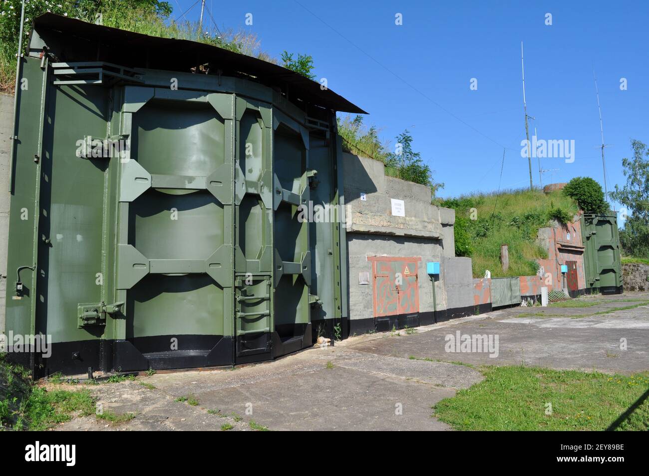 Ehemalige Sonderwaffenlager (Bunker granit Typ 1) Für atomare Kernwaffen (Atombombe) auf dem Flugplatz Großenhain am 6.6.2016 Banque D'Images