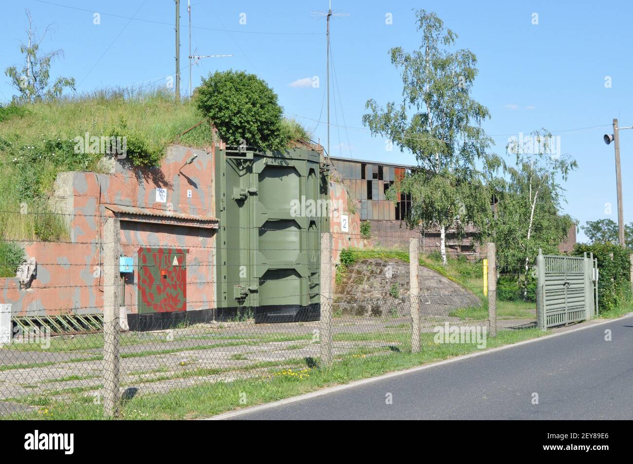 Ehemalige Sonderwaffenlager (Bunker granit Typ 1) Für atomare Kernwaffen (Atombombe) auf dem Flugplatz Großenhain am 6.6.2016 Banque D'Images