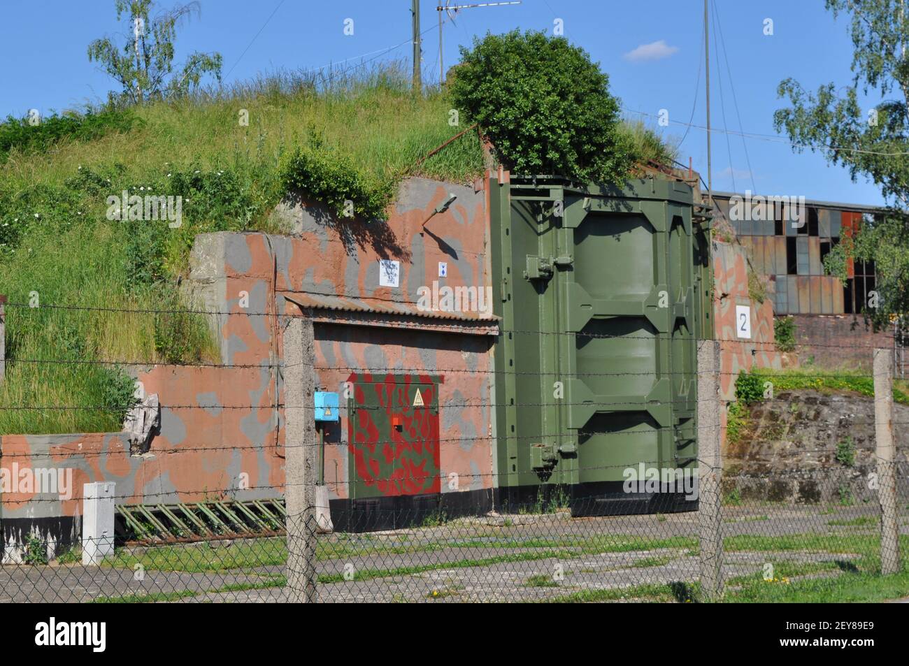 Ehemalige Sonderwaffenlager (Bunker granit Typ 1) Für atomare Kernwaffen (Atombombe) auf dem Flugplatz Großenhain am 6.6.2016 Banque D'Images