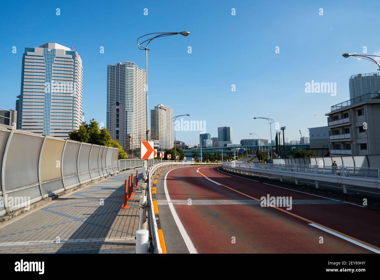 Pont Asashio Ohashi au-dessus du canal Asashio à Chuo Tokyo Japon. Banque D'Images