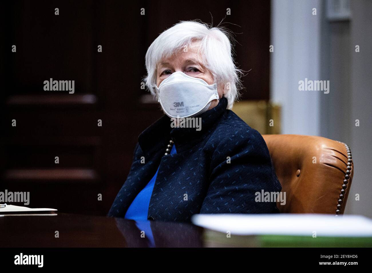 Washington, DC. 5 mars 2021. Janet Yellen, secrétaire au Trésor des États-Unis, écoute lors d'une réunion avec le président Joe Biden dans la salle Roosevelt de la Maison Blanche, le vendredi 5 mars 2021 à Washington, DC.Credit: Al Drago/Pool via CNP | usage dans le monde crédit: dpa/Alay Live News Banque D'Images