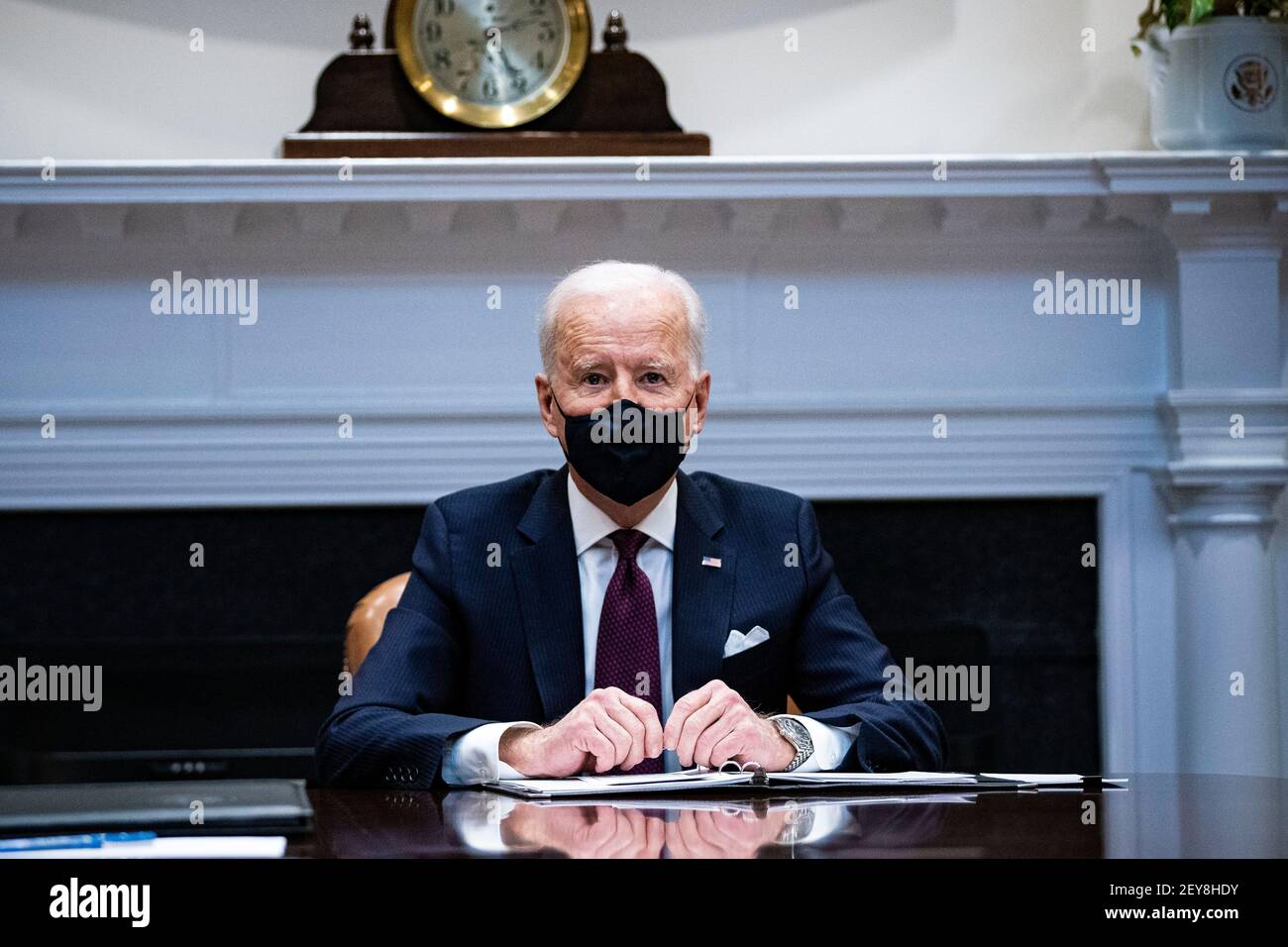 Washington, DC. 5 mars 2021. Joe Biden, président des États-Unis, parle lors d'une réunion avec la secrétaire au Trésor Janet Yellen et le vice-président Kamala Harris dans la salle Roosevelt de la Maison Blanche, le vendredi 5 mars 2021 à Washington, DC.Credit: Al Drago/Pool via CNP | usage Worldwide Credit: dpa/Alay Live News Banque D'Images