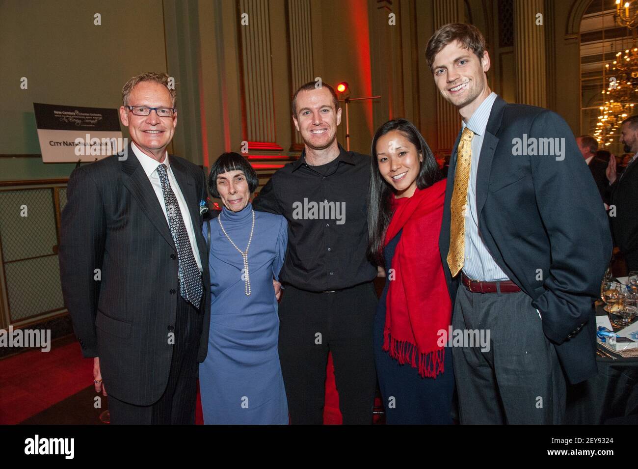 Bill Isenberg, Ruth Isenberg, Isaac Melamed, Meghan Charville, Greg Charville - 13 janvier 2013 - San Francisco, CA - une soirée serenade : gala de lancement de la tournée nationale tenu à la salle verte, War Memorial & Performing Arts Centre à San Francisco, Californie. Crédit photo :Susana Bates/Drew Altizer/Sipa USA Banque D'Images
