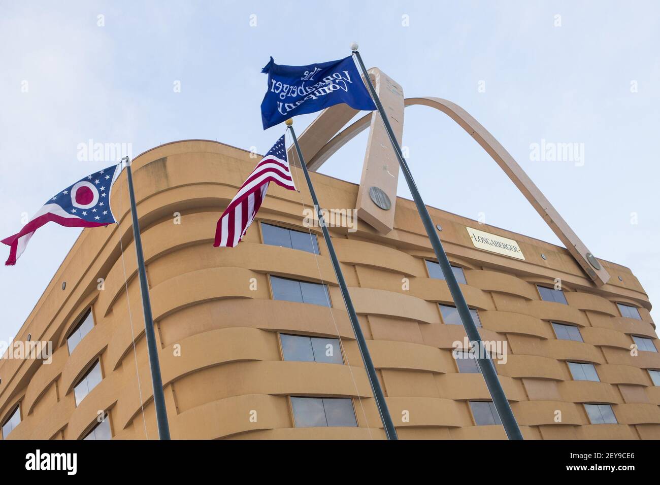 1 février 2012- Newark, Ohio - le bâtiment en forme de panier du siège de  la société Longaberger. Crédit photo: Kristoffer Tripplaar/ Sipa USA Photo  Stock - Alamy