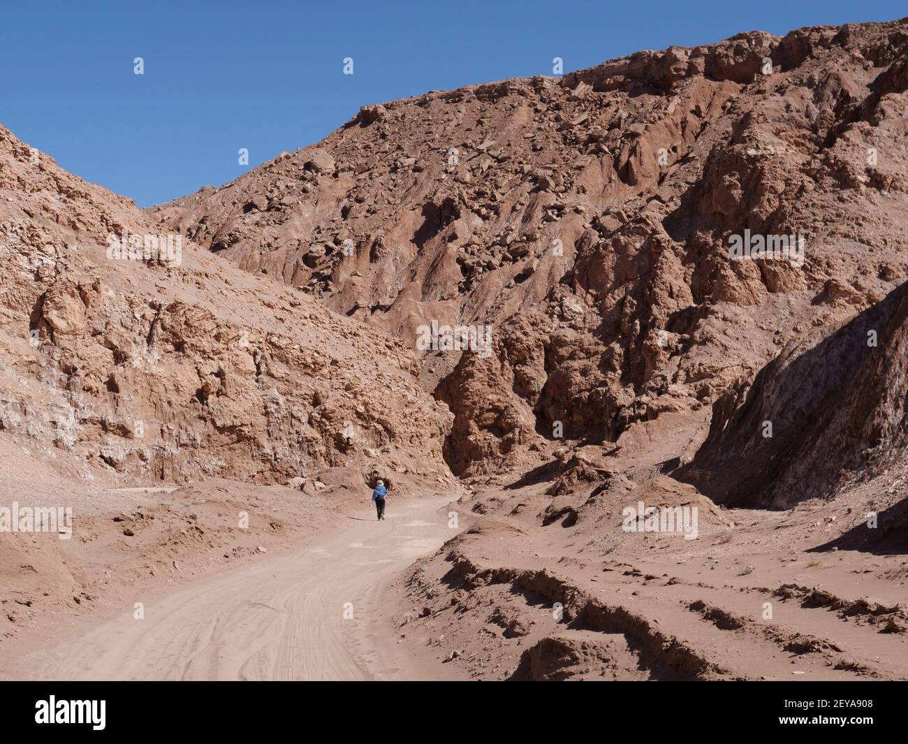 Route à travers Valle de Marte, désert d'Atacama, Chili Banque D'Images