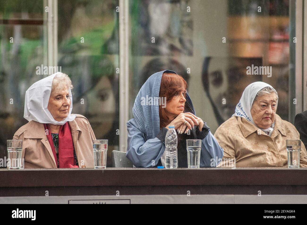 Firmat, Santa Fe, Argentine. 19 mai 2015. Cristina Fernandez, vice-présidente de l'Argentine, vu avec Abuelas de Plaza de Mayo la présidente Estela de Carlotto et Madres de Plaza de Mayo la présidente, Hebe de Bonafini lors d'une réunion politique à l'ESMA, un centre militaire qui a été utilisé comme centre de détention illégale et de torture pendant la dictature de 1976/83, maintenant un musée. Crédit : Patricio Murphy/SOPA Images/ZUMA Wire/Alay Live News Banque D'Images