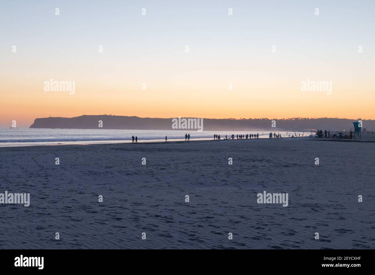 Coronado, Californie, États-Unis. 5 mars 2021: Le coucher de soleil à Dog Beach à Coronado, Californie, le vendredi 5 mars 2021. Crédit: Rishi Deka/ZUMA Wire/Alay Live News Banque D'Images