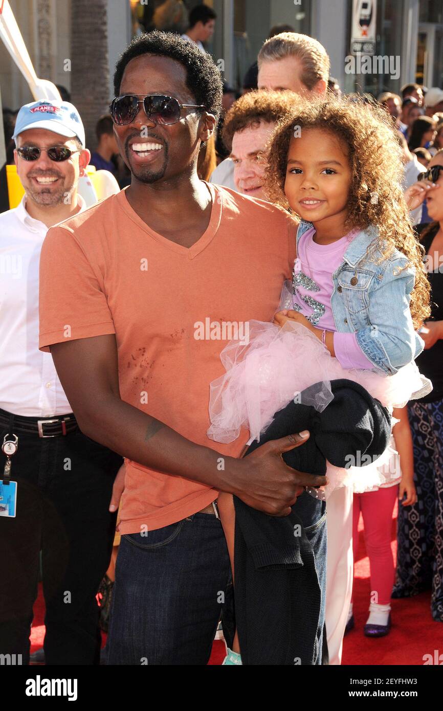 5 août 2013 - Hollywood, Californie - Harold Perrineau et sa fille Wynter Aria Perrineau. La première « planes » de Los Angeles s'est tenue au théâtre El Capitan. Crédit photo : Byron Purvis/AdMedia/Sipa USA Banque D'Images