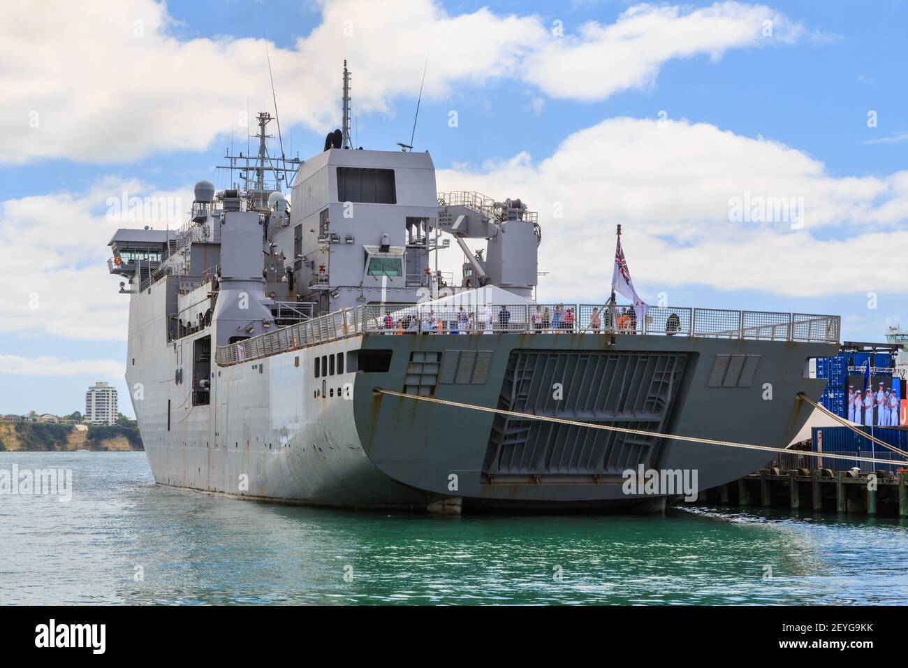 Le HMNZS Canterbury, un navire multirôle de la Marine royale de Nouvelle-Zélande, mis en service en 2007. Vue sur la Stern Banque D'Images