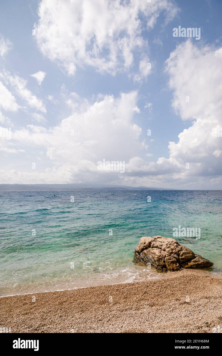 Belle eau de mer émeraude. Brela Croatie, Riviera de Makarska Banque D'Images