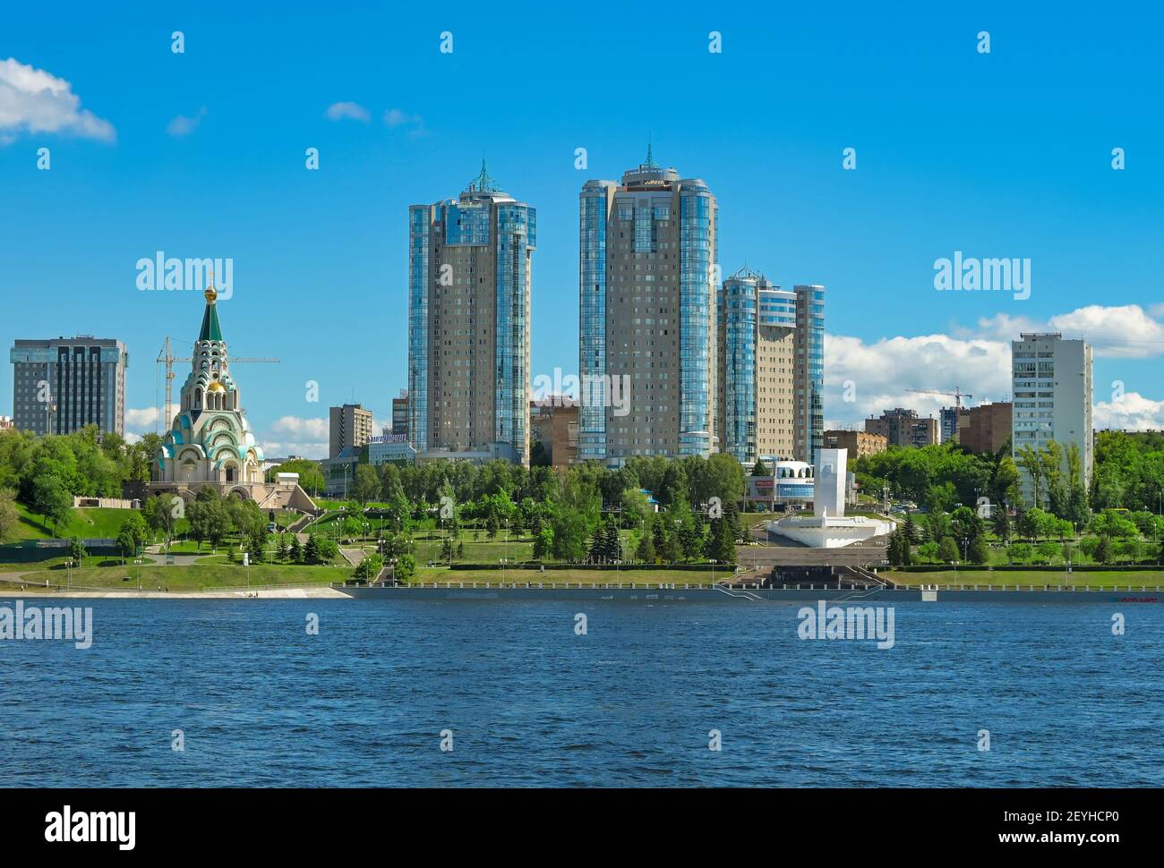 Samara, Russie - Mai 2020 : paysage urbain du remblai de la Volga à Samara, Russie Banque D'Images