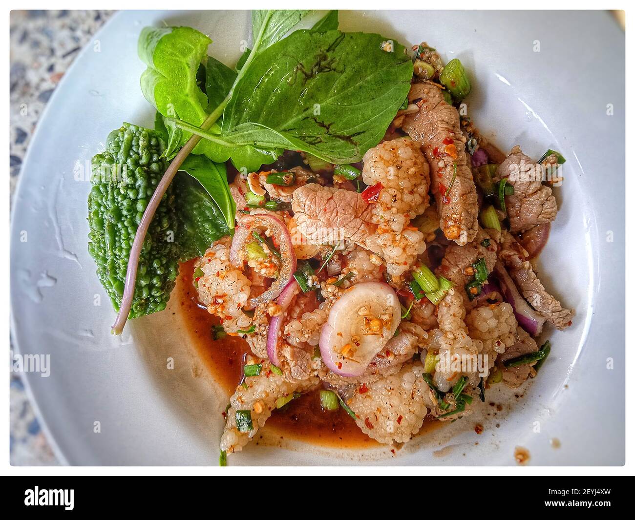 La cuisine thaïlandaise est très délicieuse, j'aime prendre un en-cas le soir Banque D'Images La cuisine thaïlandaise est très délicieuse, j'aime prendre un en-cas le soir Banque D'Images