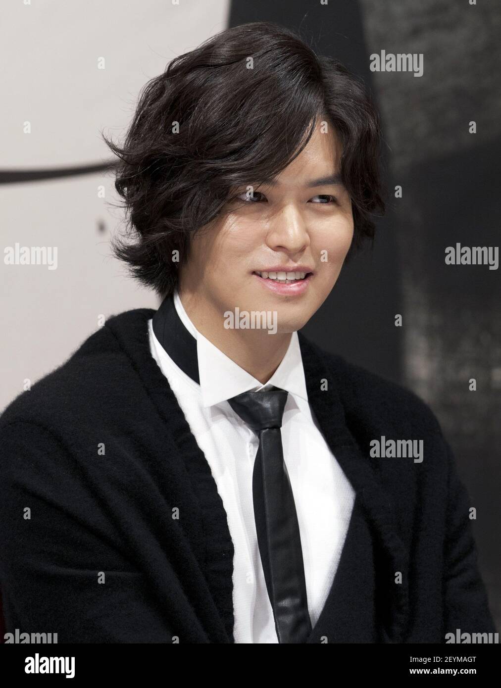 18 novembre 2013 - Séoul, Corée du Sud : l'acteur sud-coréen Lee Jang-woo, assiste à un appel photo pour le KBS TV mercredi et jeudi minisères nouveau drame 'Beautiful Man' lors d'une première à l'hôtel Imperial à Séoul, Corée du Sud, le 18 novembre 2013. Le prochain drame sera diffusé à partir du 20 novembre. Crédit photo: Lee Young-ho/Sipa USA Banque D'Images