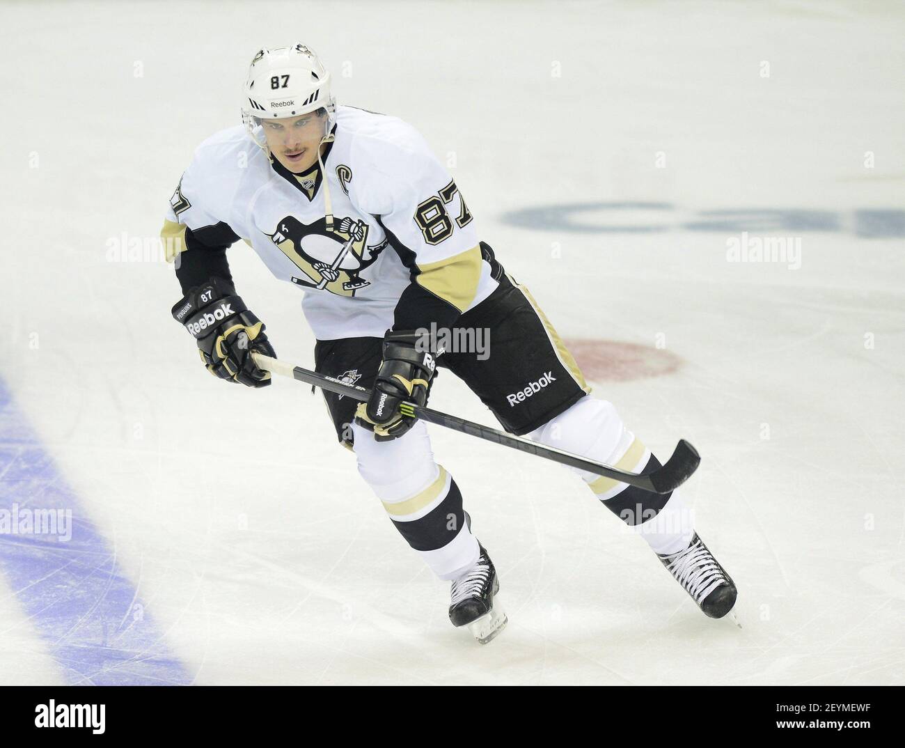 Pittsburgh Penguins Center Sidney Crosby (87) se réchauffe avant le match contre les capitales de Washington au Verizon Center à Washington, le mercredi 20 novembre 2013. (Photo par Chuck Myers/MCT/Sipa USA) Banque D'Images
