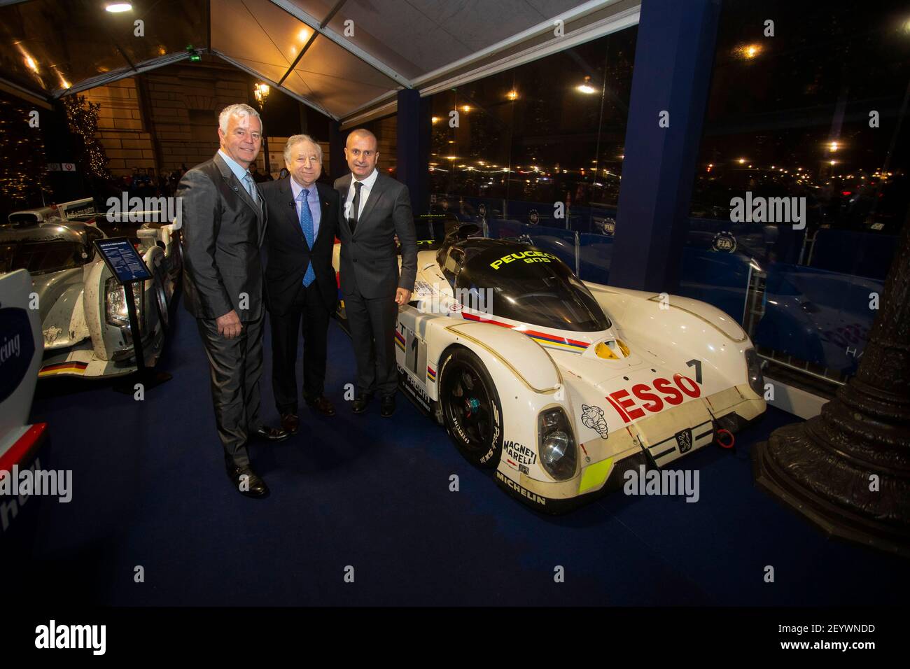 Jean Todt, avec l'ancien pilote Peugeot 905 Derek Warwick et Yannick Dalmas, portrait au cours du FIA Endurance Hall of Fame de l'automobile club de France, 2 décembre 2019 - photo Gregory Lenormand / DPPI Banque D'Images