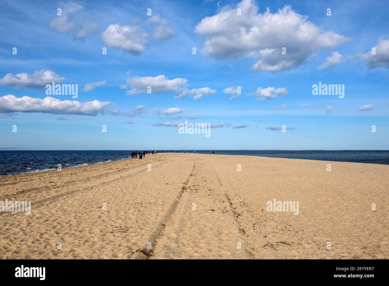 Plage de sable à Rewa, dans le nord de la Pologne. Rewa est une station touristique populaire sur la mer Baltique. Banque D'Images