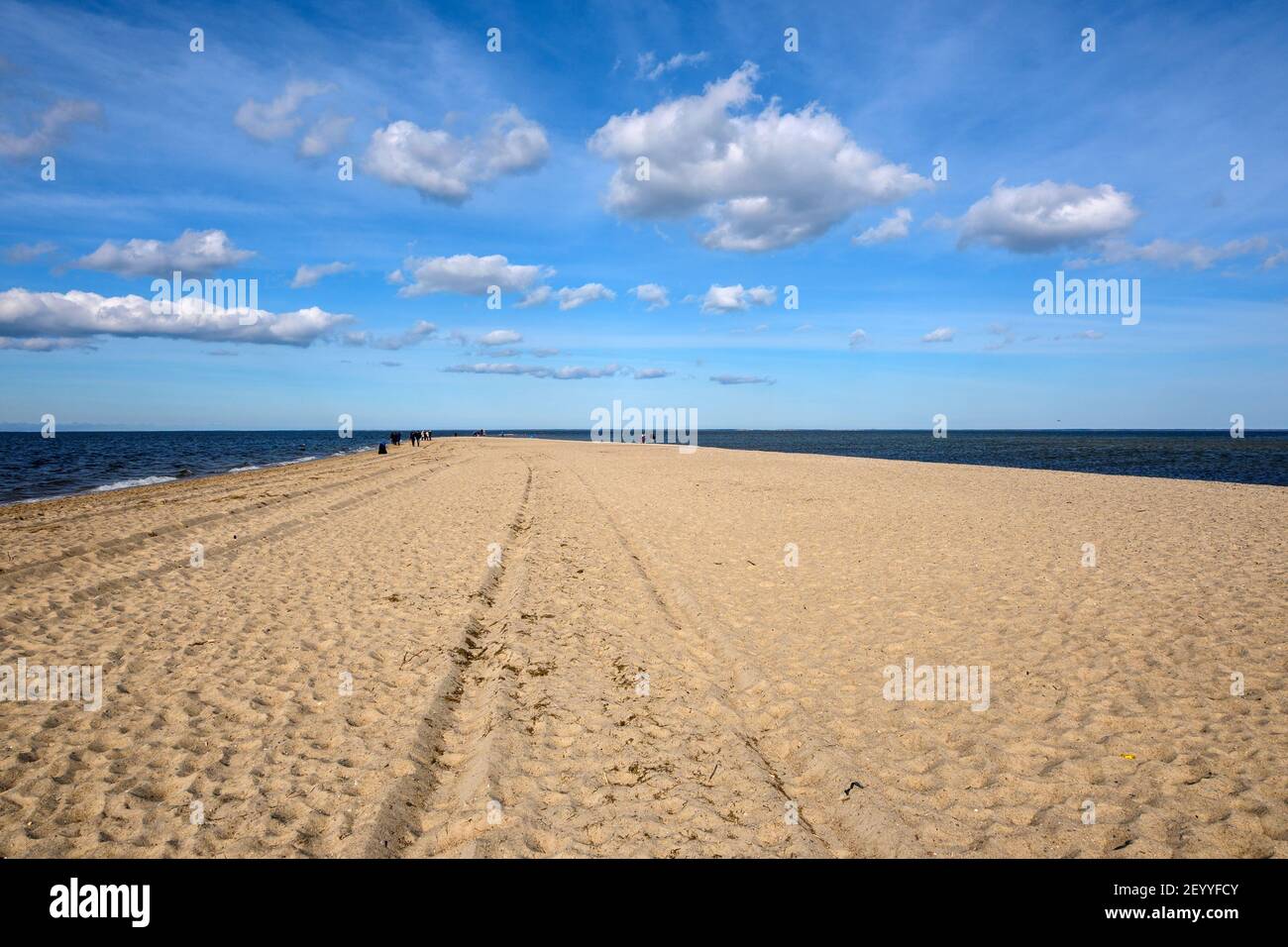 Plage de sable à Rewa, dans le nord de la Pologne. Rewa est une station touristique populaire sur la mer Baltique. Banque D'Images