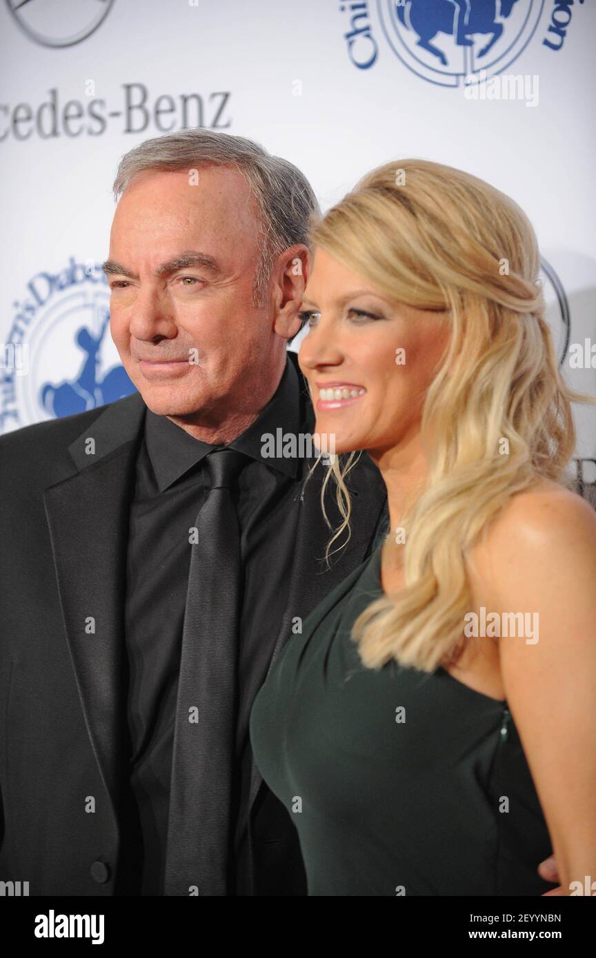 Katie McNeil et Neil Diamond. 20 octobre 2012, Beverly Hills, Californie. 26e anniversaire Carousel of Hope ball tenu à l'hôtel Beverly Hilton. Crédit photo: Giulio Marcocchi/Sipa USA. Banque D'Images