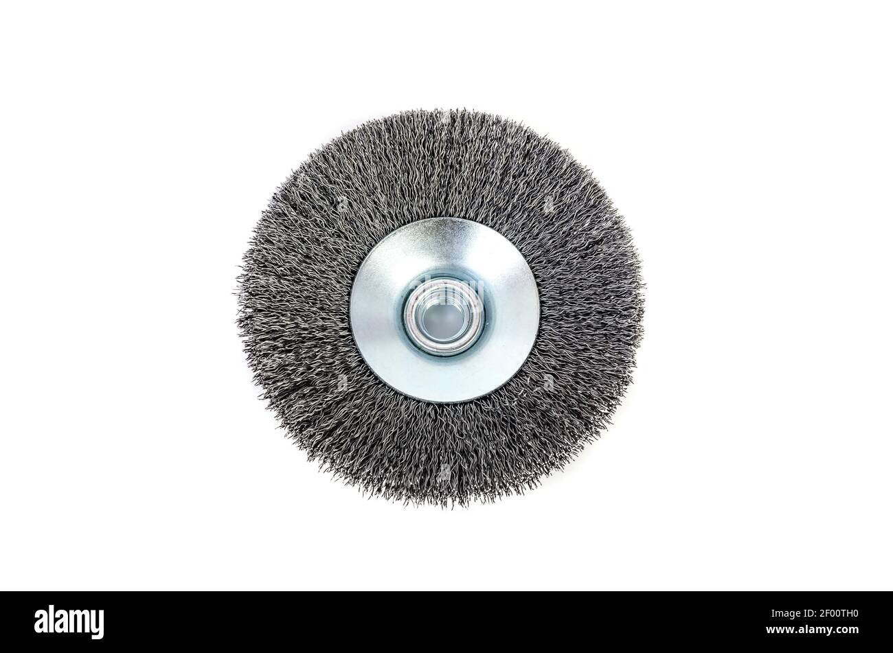 Disque à meuler, meuleuse d'angle, brosse métallique de polissage isolée sur fond blanc. Banque D'Images